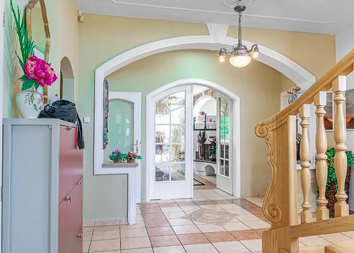 Exquisite Shared Villa - Your Private Room In This Beautiful Home