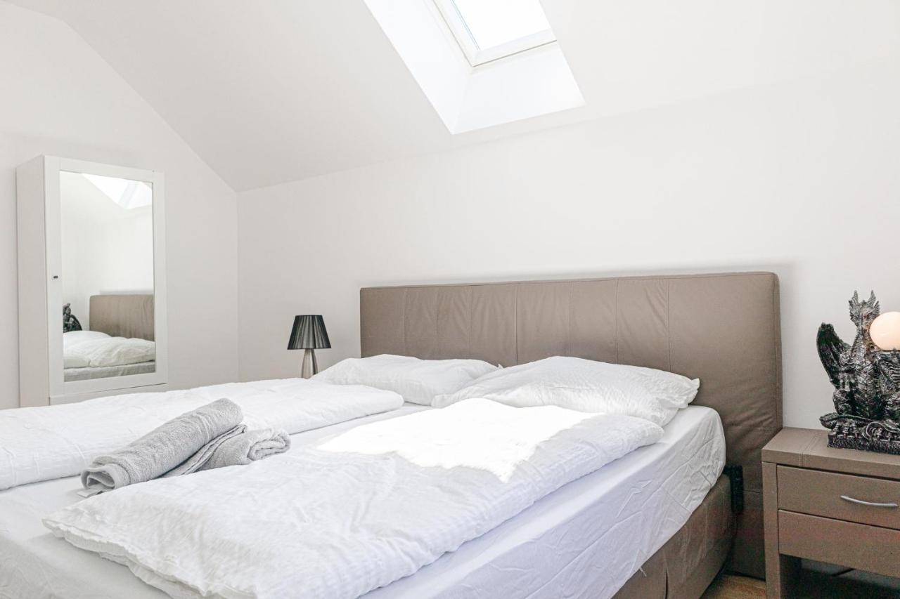 Exquisite Shared - Your Private In Beautiful Appartement